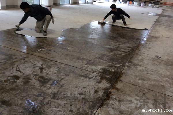 金刚砂耐磨地坪褪色原因及解决方法是什么？